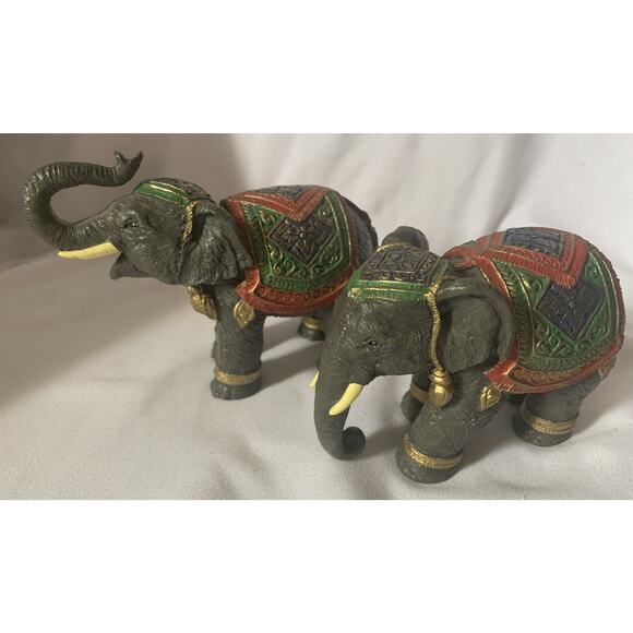 Decorative Resin Elephant Figurines set of Two - Picture 4 of 6